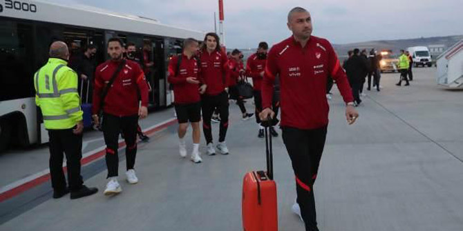 A Milli Futbol Takımı, Karadağ'a gitti