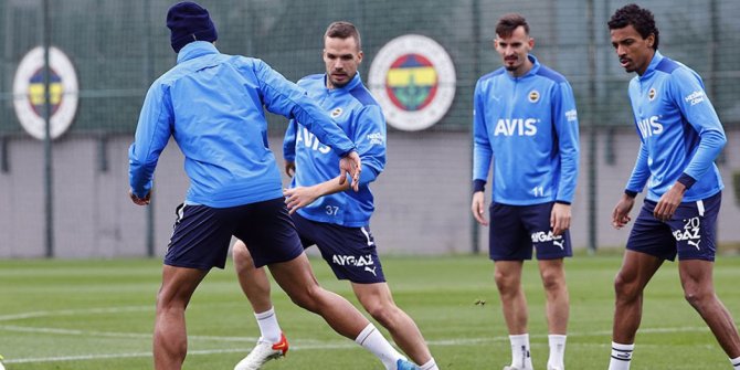 Fenerbahçe'de Galatasaray derbisinin hazırlıkları sürüyor