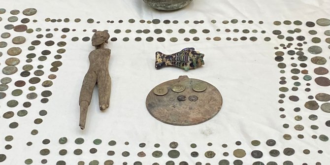 1730 historical artifacts were seized in Istanbul