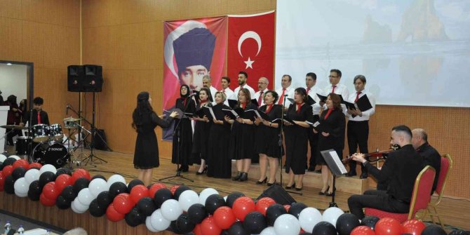 Öğretmenler korosundan muhteşem konser