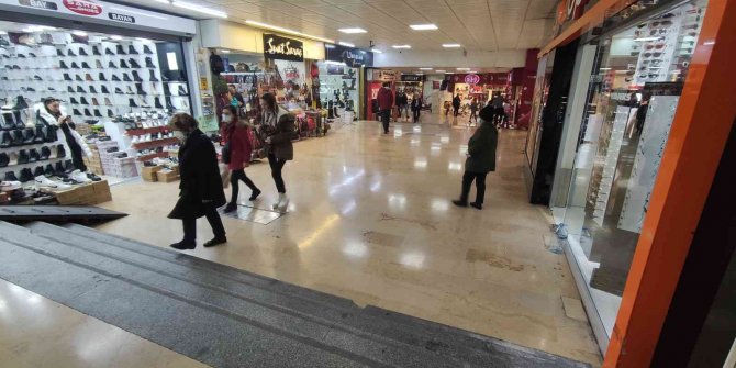 Onlarca dükkanın bulunduğu çarşıda ateş yaktılar, faciadan dönüldü