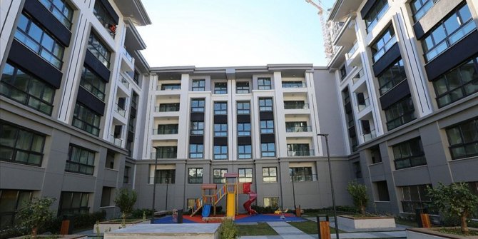 Bakan Kurum vatandaşları İzmir Bayraklı konutlarının anahtar teslim törenine çağırdı