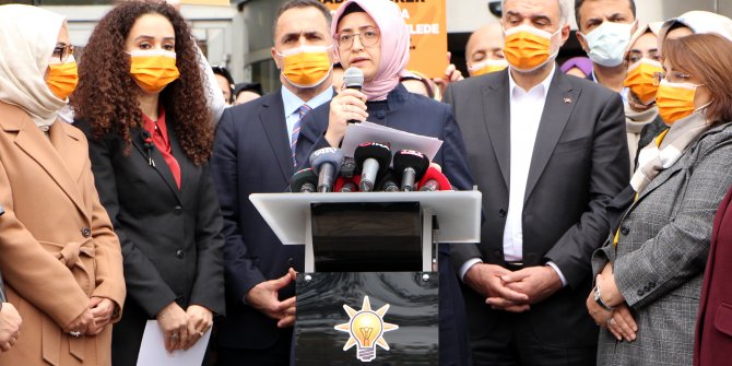 AK Parti İl Kadın Kolları üyeleri, kadına yönelik şiddete dikkat çekti