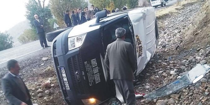 Minibüs şarampole devrildi: 6 yaralı