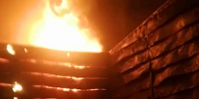 Kırıkkale’de gece saatlerinde hareketli dakikalar: Gıda deposunda yangın çıktı