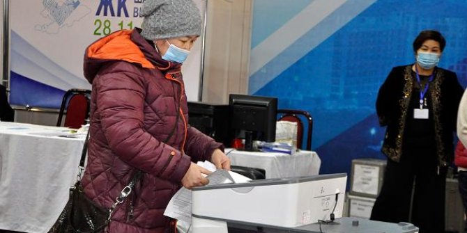 Kırgızistan'da halk milletvekili seçimleri için sandık başında