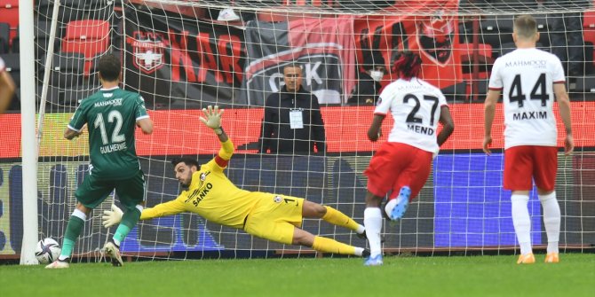 Konyaspor, bu sezon ilk kez penaltı kullandı! Penaltı öncesi atış pazarlığı...