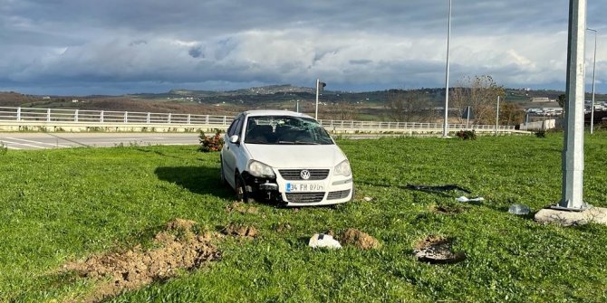 Direksiyon hakimiyetini kaybetmesi sonucu kaza yaptı: 1 yaralı