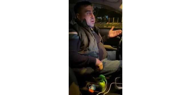 Trafiğe girmek istemeyen taksici: Gel sen sür