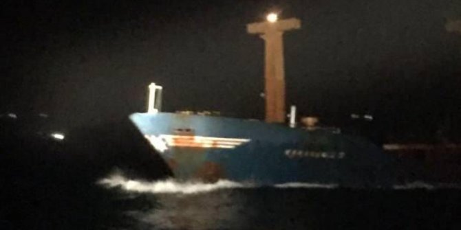 İstanbul Boğazı'nda gemi yolcu vapuruna çarptı!