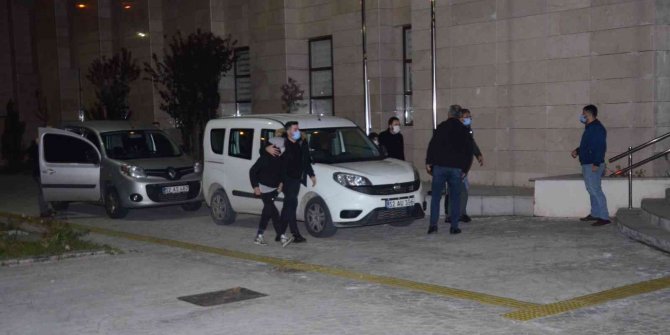 Çaldıkları otomobil ile İstanbul’da yakalanan 3 çocuk, evlerine getirildi
