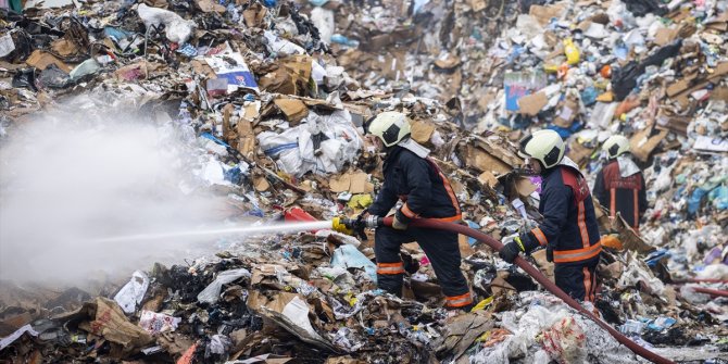 Ankara Hurdacılar Sitesi'ndeki atık kağıt toplama deposunda yangın çıktı