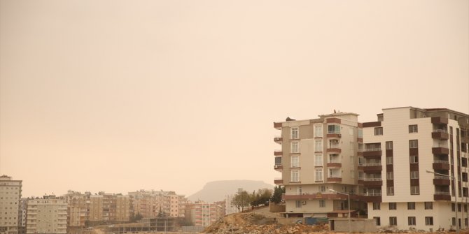 Mardin'de toz fırtınası görüş mesafesini düşürdü
