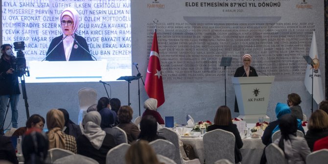 Emine Erdoğan, Türk kadınına seçme ve seçilme hakkı verilmesinin yıl dönümünde kadınlarla bir araya geldi: