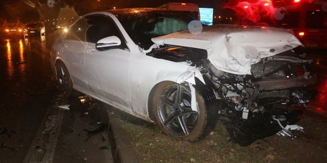 Adana'da 4 aracın karıştığı trafik kazasında 3 kişi yaralandı