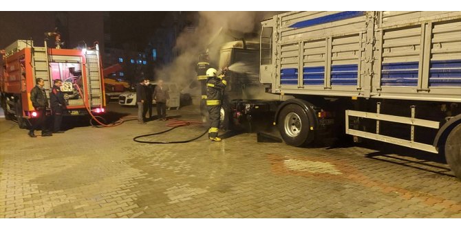Akşehir'de park halindeki tır yandı