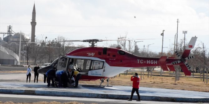 Aksaray'da ambulans helikopter Kovid-19 hastası doktor için havalandı