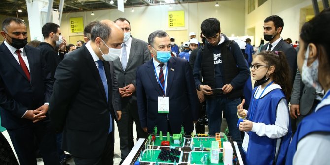 Azerbaycanlı öğrenciler teknoloji festivalinde yarıştı