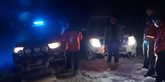 Van'da kar nedeniyle yolu kapanan mahalledeki hamile kadın için ekipler seferber oldu