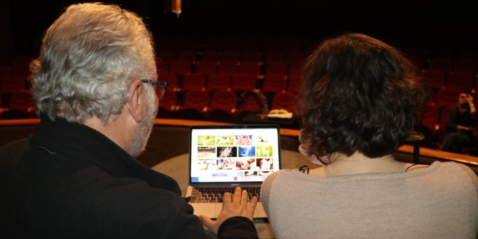 Adana'da tiyatrocular, AA'nın "Yılın Fotoğrafları" oylamasına katıldı