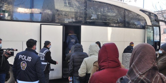 Kars'ta yakalanan 35 düzensiz göçmen sınır dışı ediliyor
