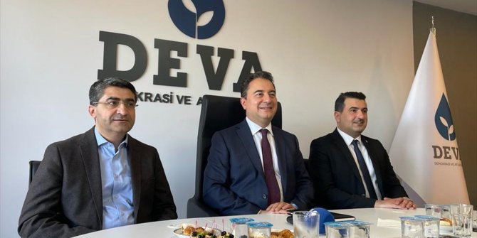 DEVA Partisi Genel Başkanı Babacan, Çanakkale'de gazetecilerle bir araya geldi