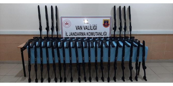 Van'da gümrük kaçağı 46 av tüfeği ele geçirildi