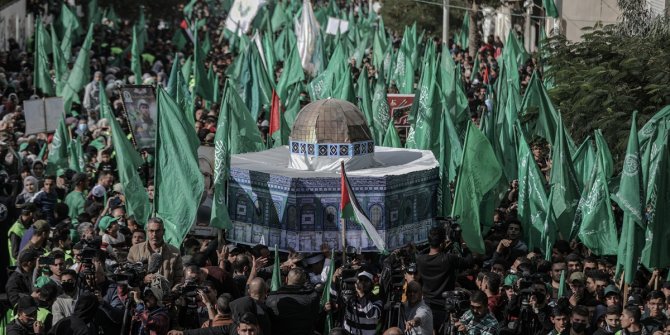 Hamas'ın 34. kuruluş yıl dönümü dolayısıyla Gazze'de iki miting düzenlendi