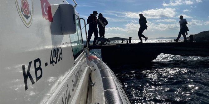 İzmir açıklarında yardım isteyen 79 düzensiz göçmen kurtarıldı