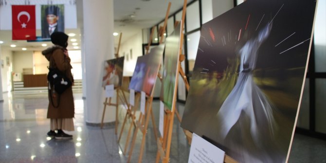 Mevlana, "Tennurelerin Rüzgarında" adlı sergiyle dostlarına anlatılıyor