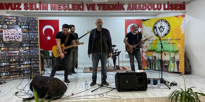 Öğrenciler okulda konser düzenledi