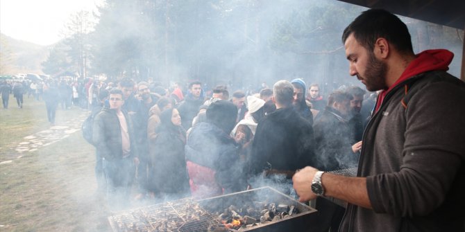 Abant'ta düzenlenen hamsi festivalinde 2 ton balık tüketildi