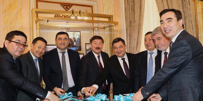 Kazakistan’da Nizami Gencevi eserlerinin sanat albümü tanıtıldı