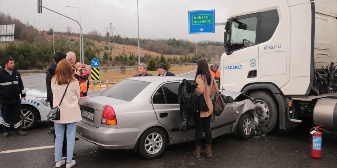 Bolu'da LPG yüklü tanker ile otomobil çarpıştı, 2 kişi yaralandı