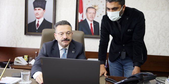 Aydın Valisi Aksoy, AA'nın "Yılın Fotoğrafları" oylamasına katıldı