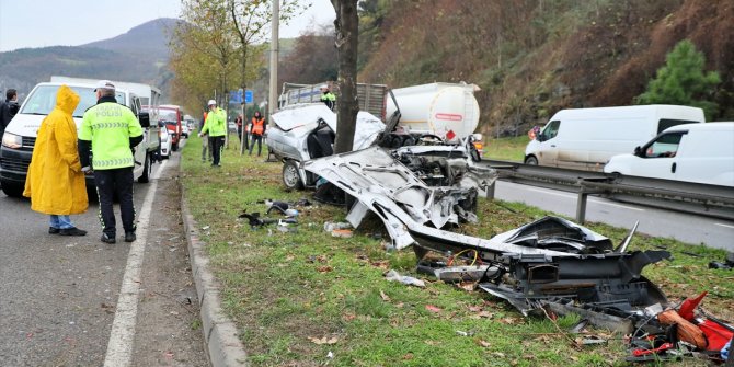 GÜNCELLEME - Samsun'da otomobilin refüjdeki ağaca çarptığı kazada genç çift öldü
