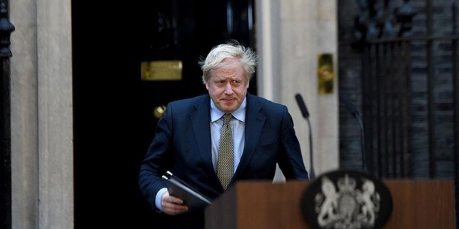 İngiltere'de parti içi muhalefetle karşı karşıya kalan Johnson'ın liderliği tartışılıyor