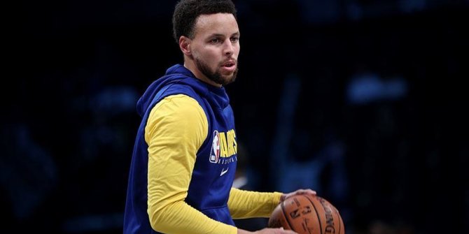Stephen Curry NBA tarihinin 3 sayılık basket rekorunu kırdı