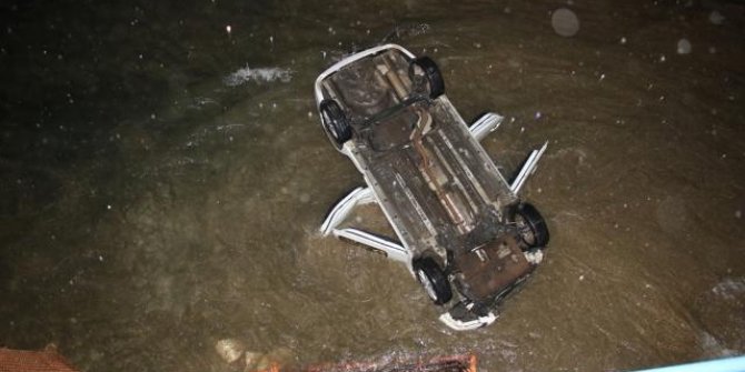 Mersin’de denize düşen otomobilin sürücüsü yaralandı