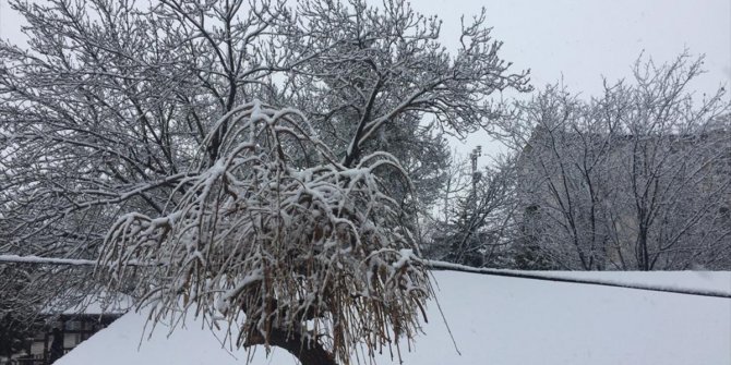 Kırıkkale'ye mevsimin ilk karı yağdı