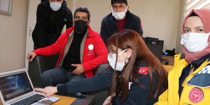 Erzurum'daki 112 Acil Servis çalışanları AA'nın "Yılın Fotoğrafları" oylamasına katıldı