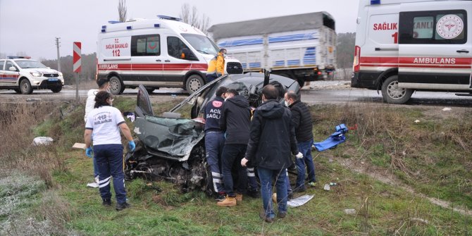 GÜNCELLEME - Bolu'da servis midibüsü ile otomobilin çarpıştığı kazada 1 kişi öldü, 8 kişi yaralandı