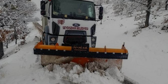 Seydişehir Belediyesinin karla mücadele çalışmaları devam ediyor