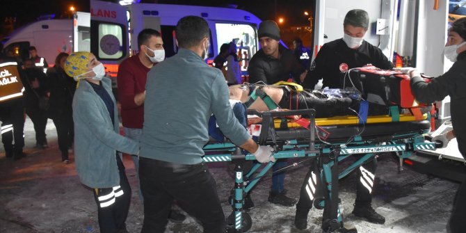 GÜNCELLEME 2 - Kars-Erzurum yolunda otobüs devrildi, 4 kişi öldü, 18 kişi yaralandı