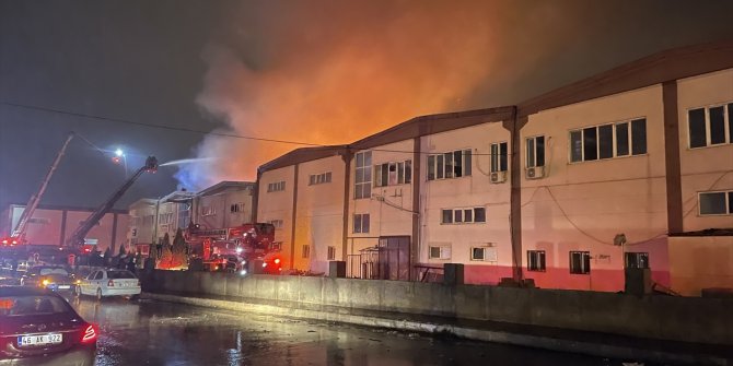 GÜNCELLEME - Kahramanmaraş'ta tekstil fabrikasında çıkan yangın kontrol altına alındı