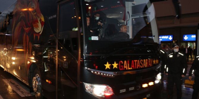 Galatasaray kafilesi, Adana'ya geldi
