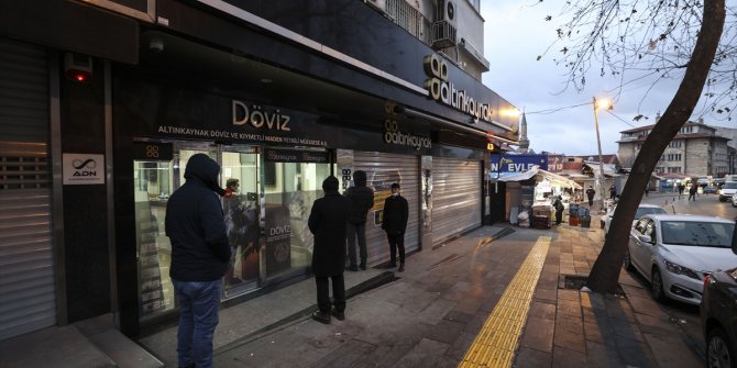Ankara'da döviz bürolarında hareketlilik yaşanıyor