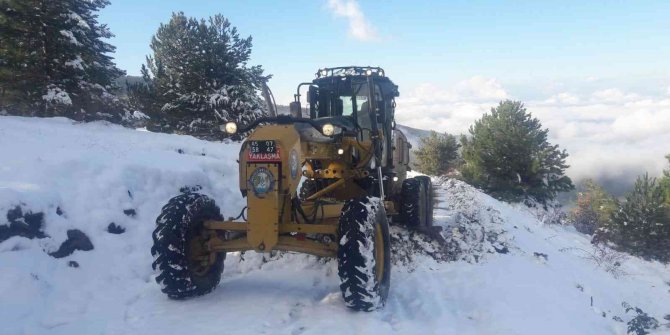 Kardan kapanan yayla yolları ulaşıma açıldı