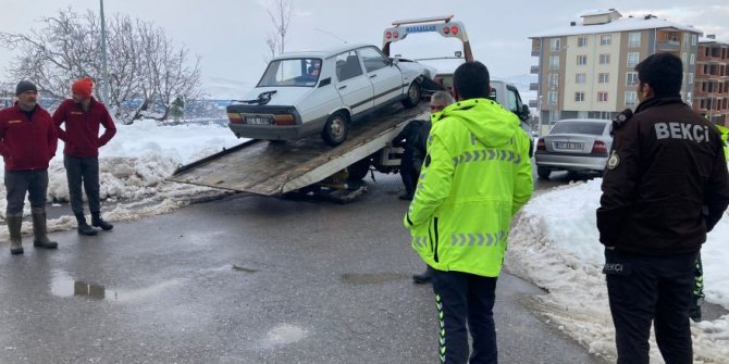 Konya'da çarpışan iki otomobildeki 7 kişi yaralandı