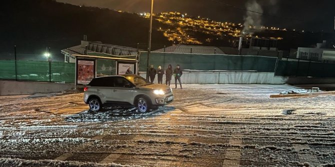 İstanbul'da kar yağışı bazı bölgelerde etkili oldu